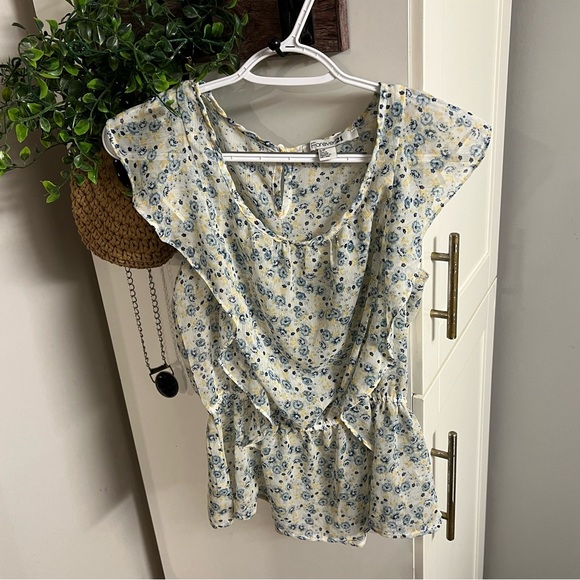 F21 🌸 Ruffled Blouse - Picture 1 of 3
